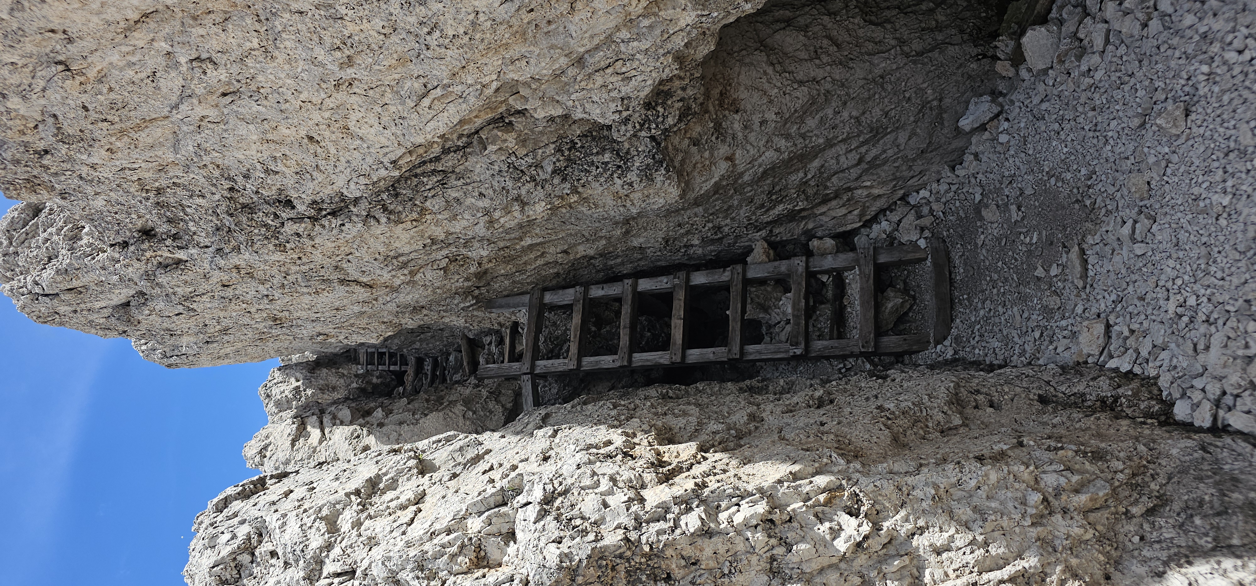 Camino histórico equipado en los Dolomitas